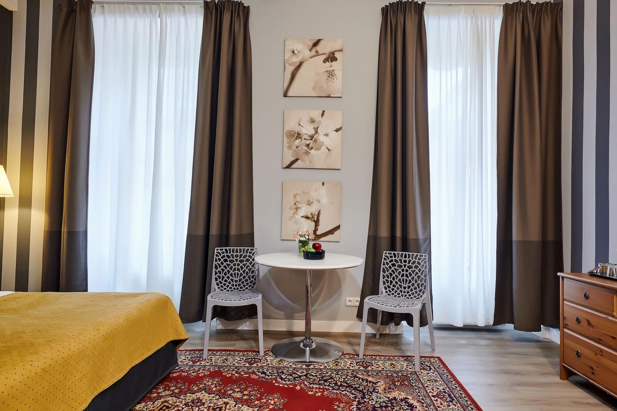 La Boutique Hotell Prag Exteriör bild