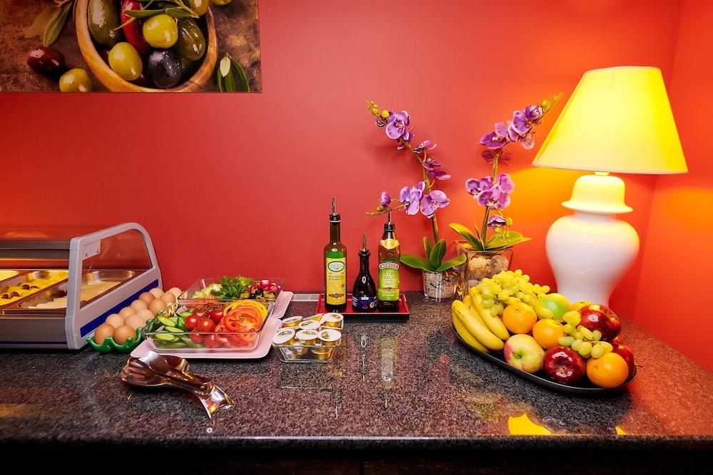 La Boutique Hotell Prag Exteriör bild