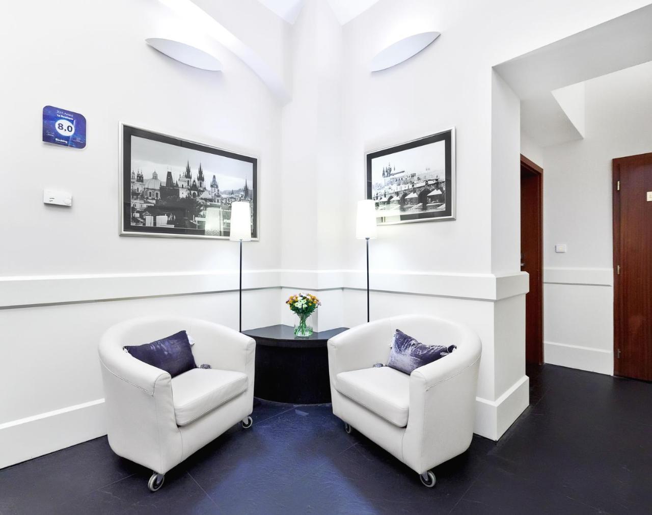 La Boutique Hotell Prag Exteriör bild