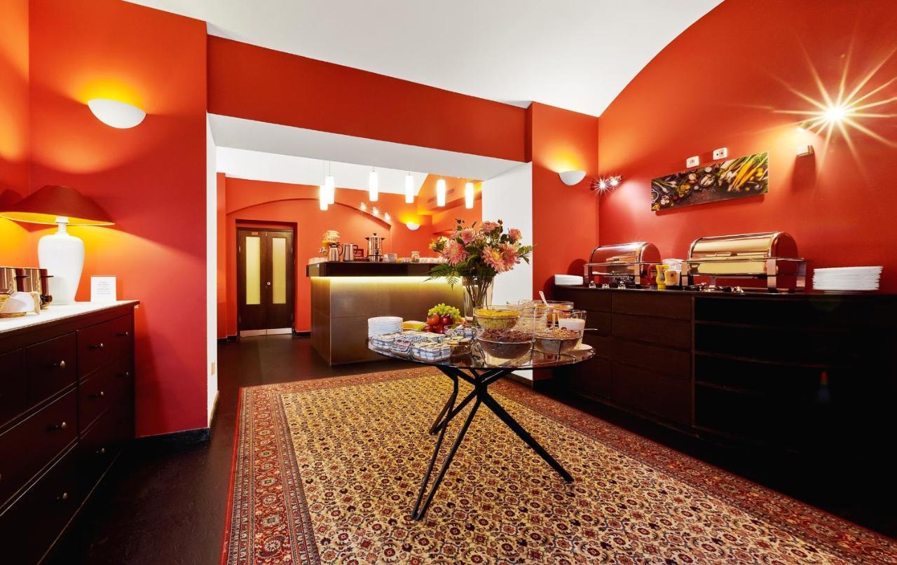 La Boutique Hotell Prag Exteriör bild